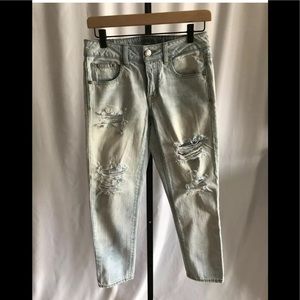 Women’s distressed American eagle boyfriend jeans
